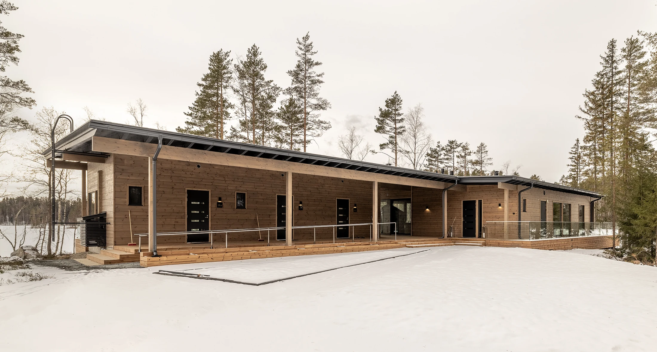 Villa 4 Seasons exterior and its surrounding grounds